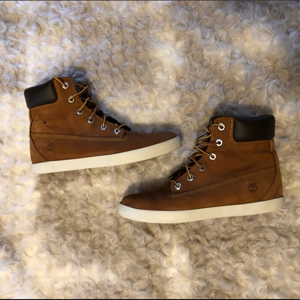 Women’s Timberland sneakers/boots size 9
